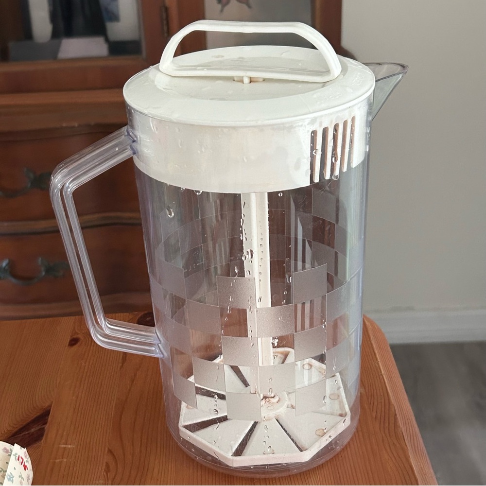 Pampered Chef Stir Pitcher